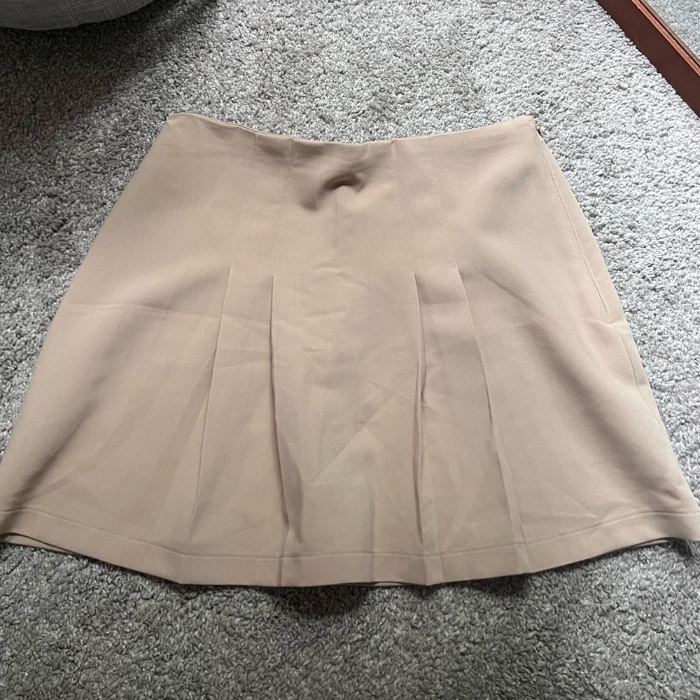 abercrombie pleated tan mini skort. size medium